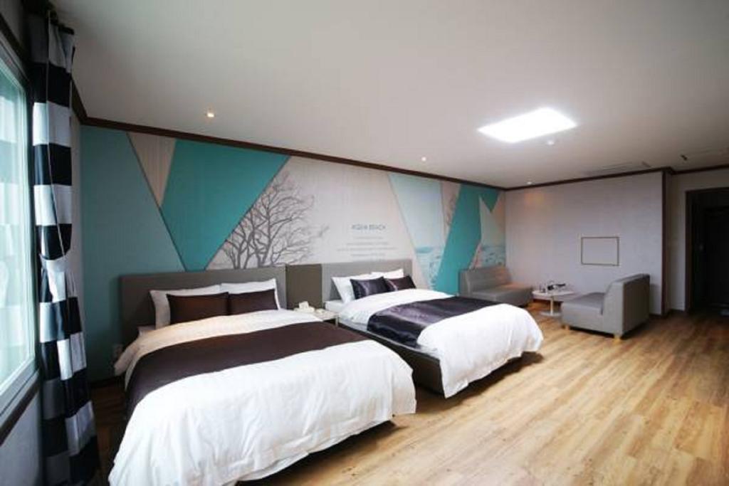 Seongsan Aqua Beach Hotel Согвіпо Номер фото